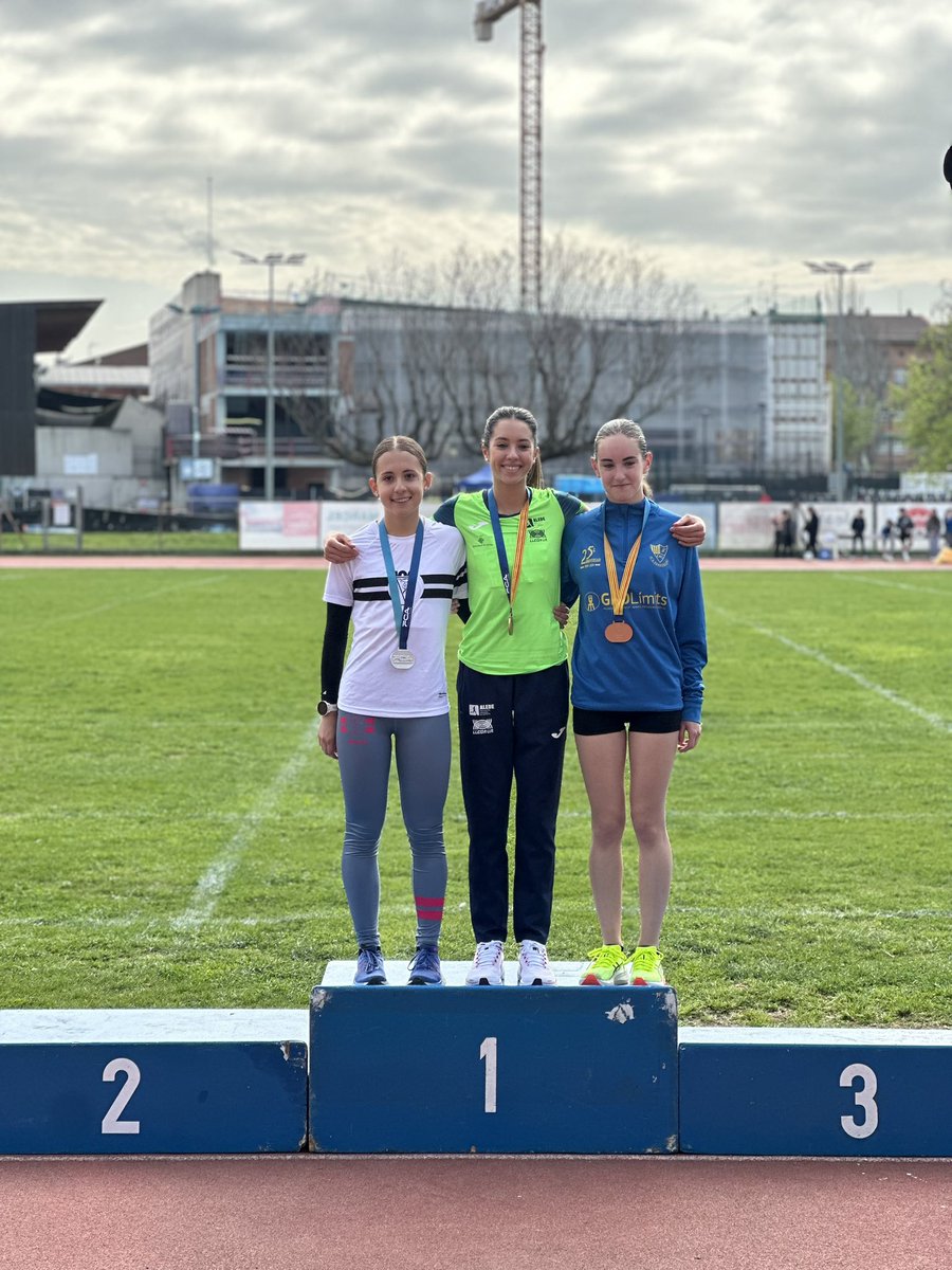 ivanespilez's tweet photo. Campeonato de #Catalunya de Fondo en #Granollers, participando en el 5000m U20.
Carla,🥇 17:21.99 MMP
Estel,🍫 18:48.14 MMP
Andrea, 6a 20:51.75 MMP
Buen inicio de temporada. Aún con 4 meses de entreno por delante y con muchas ganas.
Enhorabuena chicas!
#espiteam #atletismo https://t.co/4BV1oilzbl