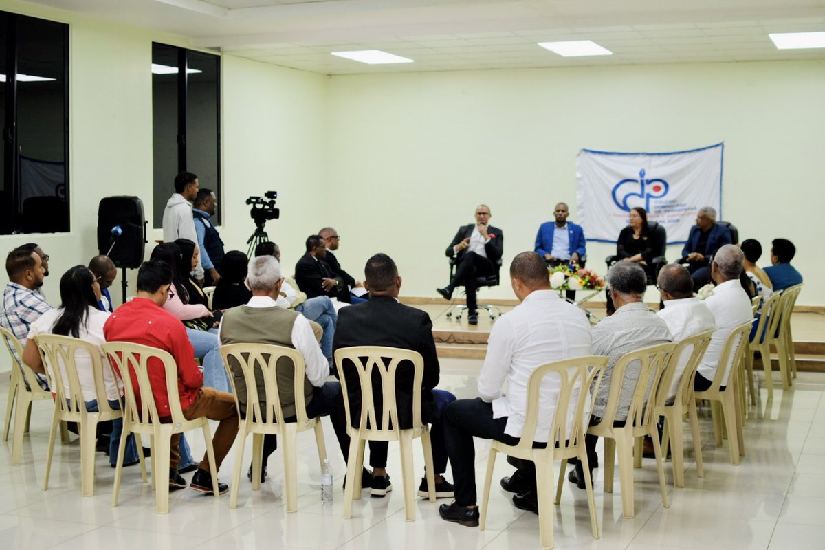 Aprovecho para felicitarles en su día, reconociendo su compromiso con la verdad y su valioso aporte a la sociedad. 

¡Feliz Día del Periodista!

#SanJuan 
#PeriodismoComprometido 
#DíaDelPeriodista #CDP 
#TrabajoPorLaProvincia 
#ElviraCorporánDiputada 
#UnaComoTú