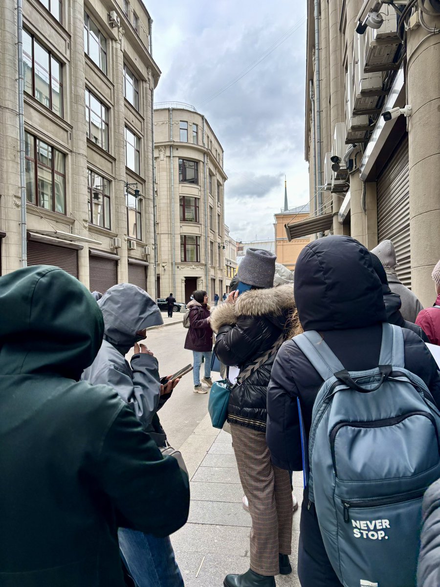 MarinaD273's tweet image. Пять часов в очереди, чтобы оставить обращение против принятия закона об эвтаназии бездомных животных. Но дело это чрезвычайно важное, и я очень рада, что не дрогнула, а отстояла огромную очередь в этой холодине. #противзаконаобэвтаназии #бездомныеживотные