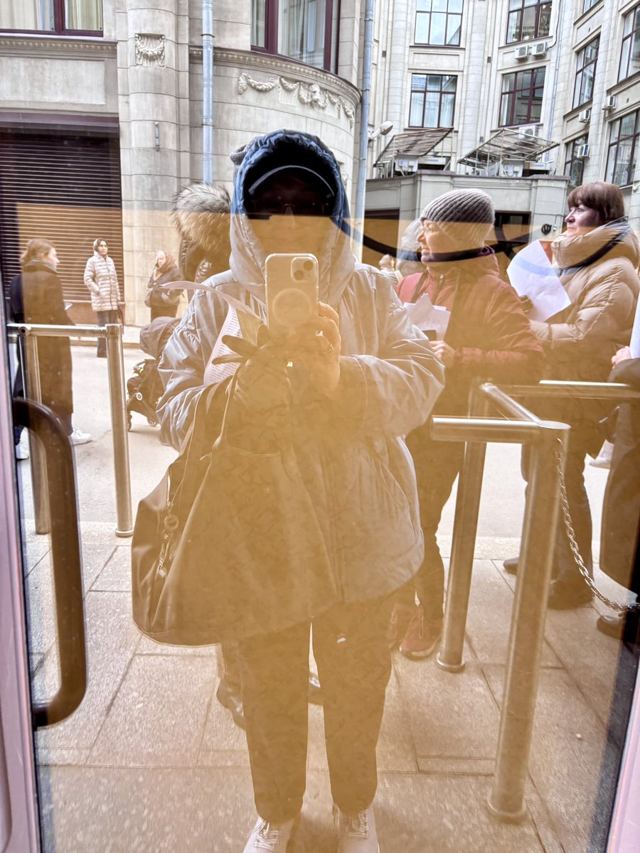 MarinaD273's tweet image. Пять часов в очереди, чтобы оставить обращение против принятия закона об эвтаназии бездомных животных. Но дело это чрезвычайно важное, и я очень рада, что не дрогнула, а отстояла огромную очередь в этой холодине. #противзаконаобэвтаназии #бездомныеживотные