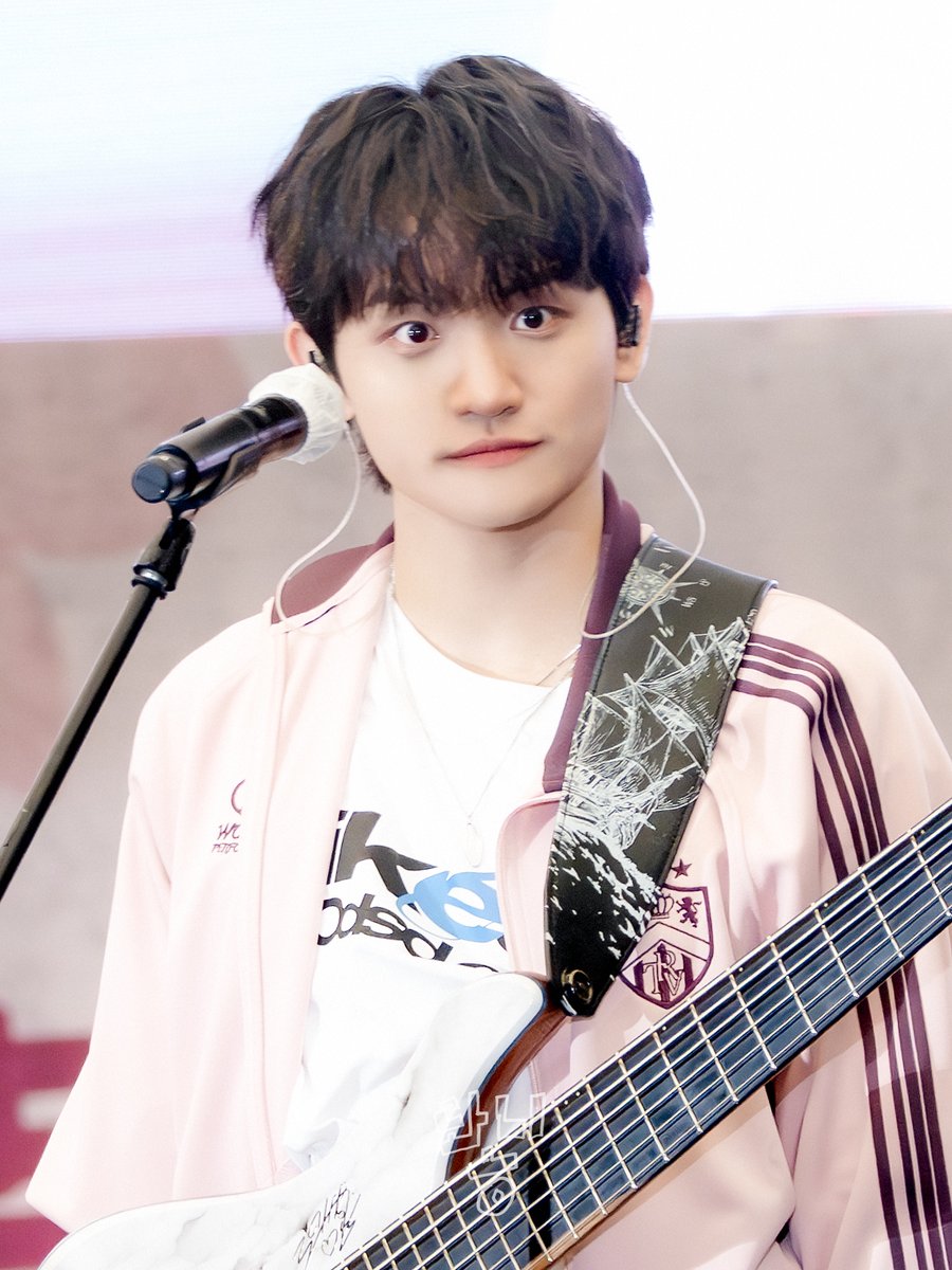 250405 불광천축제 #조원상

너 너구리야 원상이야! 
                                ㅤ워..원상이...
너구리잖아!!!!! 다시 물을게 너 너구리야 원상이야
                             너...너구리...?
딸기우유잖아!!!!!!!!!!!!!