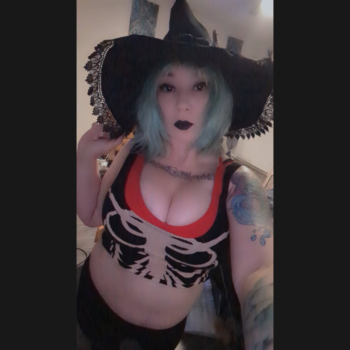 jynxyjay's tweet photo. Grey, heritage, eclectic witch. https://t.co/LVrnB5MWEj