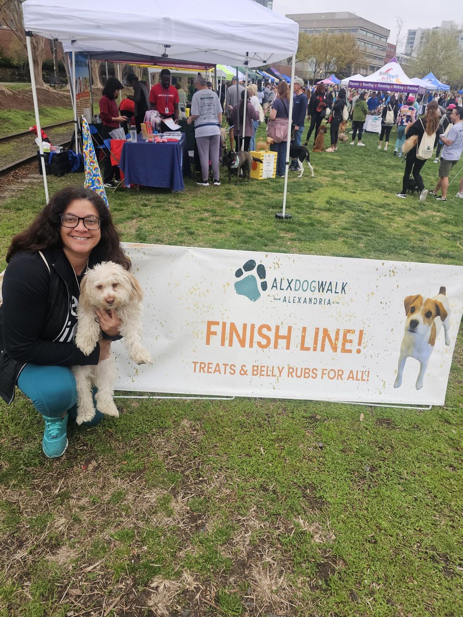 Winnie and I had a great time at the #AlxDogWalk! Thank you to the organizers and volunteers! 🐶💚🫶🏾