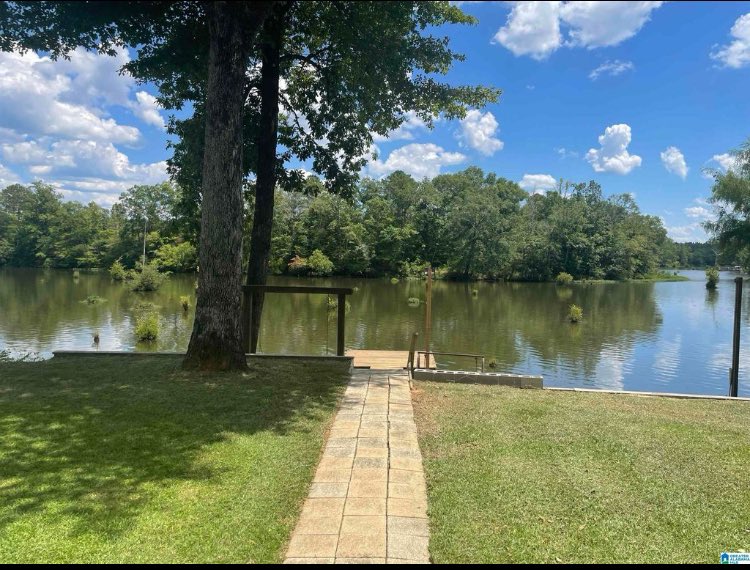 AndrewJBoneRE's tweet image. Are you looking to buy, sell or lease in Tuscaloosa, Alabama? Maybe you are also looking for new property management. We have you covered! Referrals always welcomed. Now leasing Game Day rentals & graduation! Weekends in T-town well worth it! Roll Tide! 256-504-2963