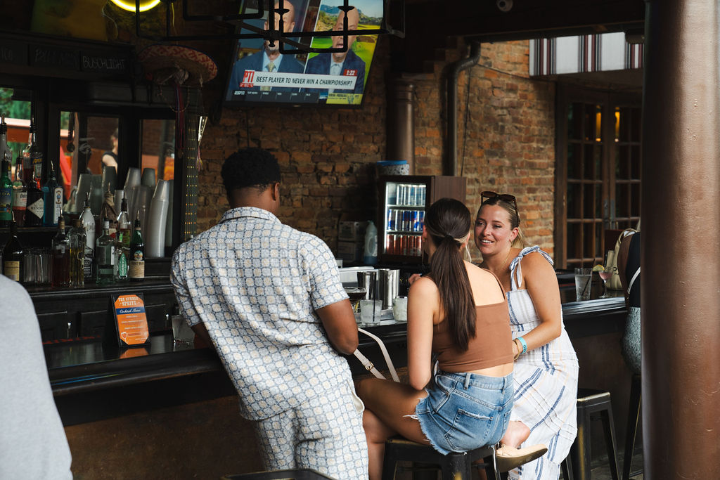 A little bit of beer, a little bit of seltzer, sounds like the perfect Saturday to us. Join us today for $3 domestic beers, $4 Nutrls, and $5 Sun Cruisers, 2pm - 7pm! 🍻😎
