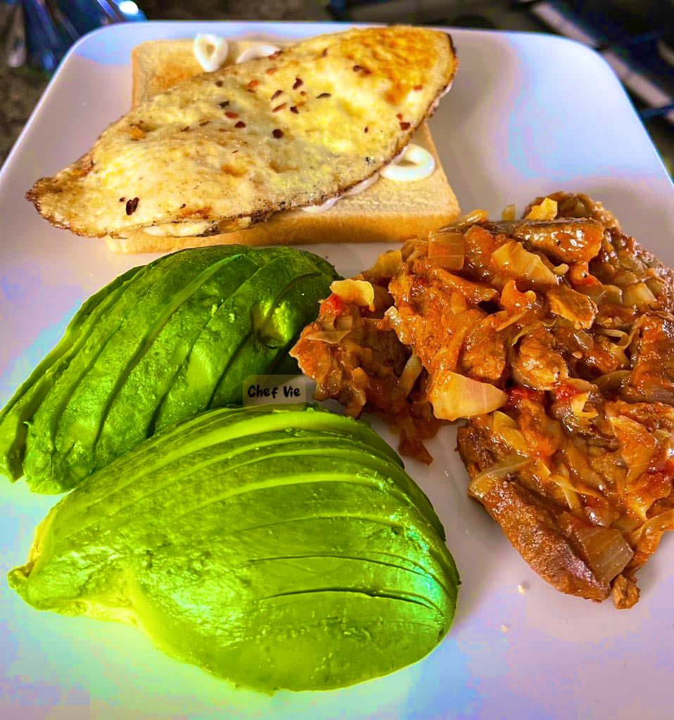 Breakfast Battle! 🥣🍳🥑 Which one are you choosing?
🔹 F1 – Magwinya, boiled beef &amp; greens 🥯🥩🥬 🔹 F2 – Classic English breakfast 🍳🥓🍞 🔹 F3 – Peanut butter toast with bananas 🥜🍌🍞 🔹 F4 – Toast, egg, avocado &amp; cabbage/beef stew 🍞🥑🍳🥩
Drop your pick in the comments!