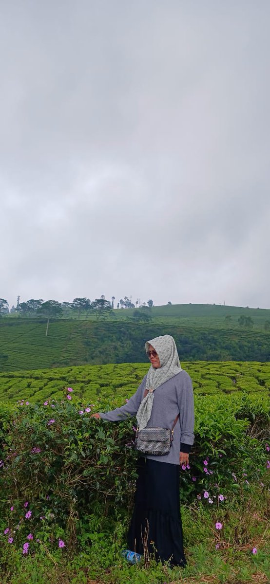 My Mom, aku minta maaf jika belum bisa membahagiakanmu sebagai anak. Tapi aku selalu berdoa untukmu dalam setiap doa, langkah dan nafasku semoga Allah SWT selalu melindungimu dan memberikan yang terbaik dalam kehidupan. Amin Yarobbal 'Alamin 🤲🙏