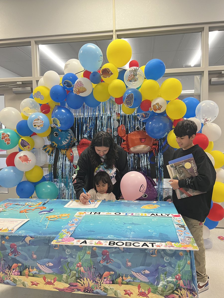 O'fishally a <a href="/DHE_Bobcats/">Desert Hills Elementary</a> !!!