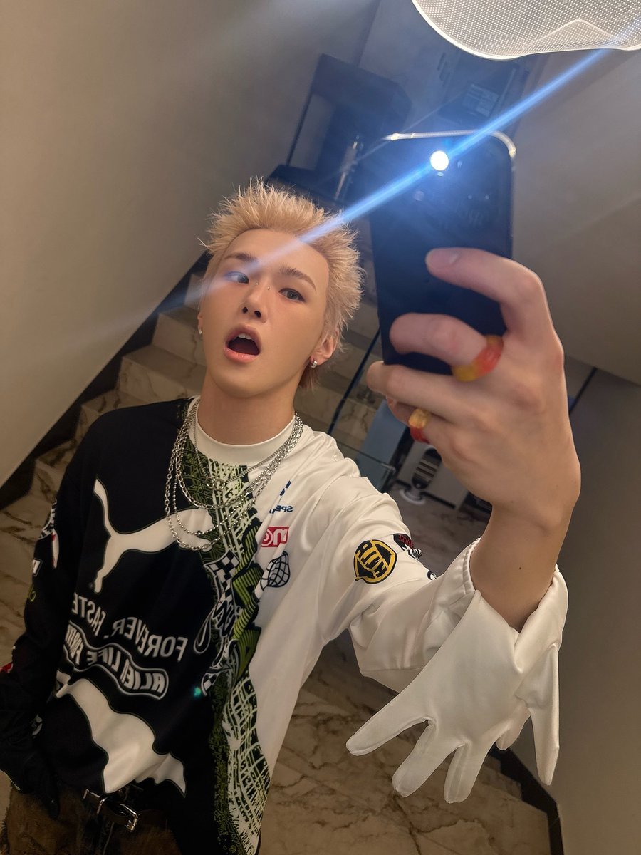 JUSTB_twt's tweet photo. [#배인] 💍🍬my ring bling bling

#JUSTB #저스트비 #Bain #송병희 https://t.co/6hKAtklyJE