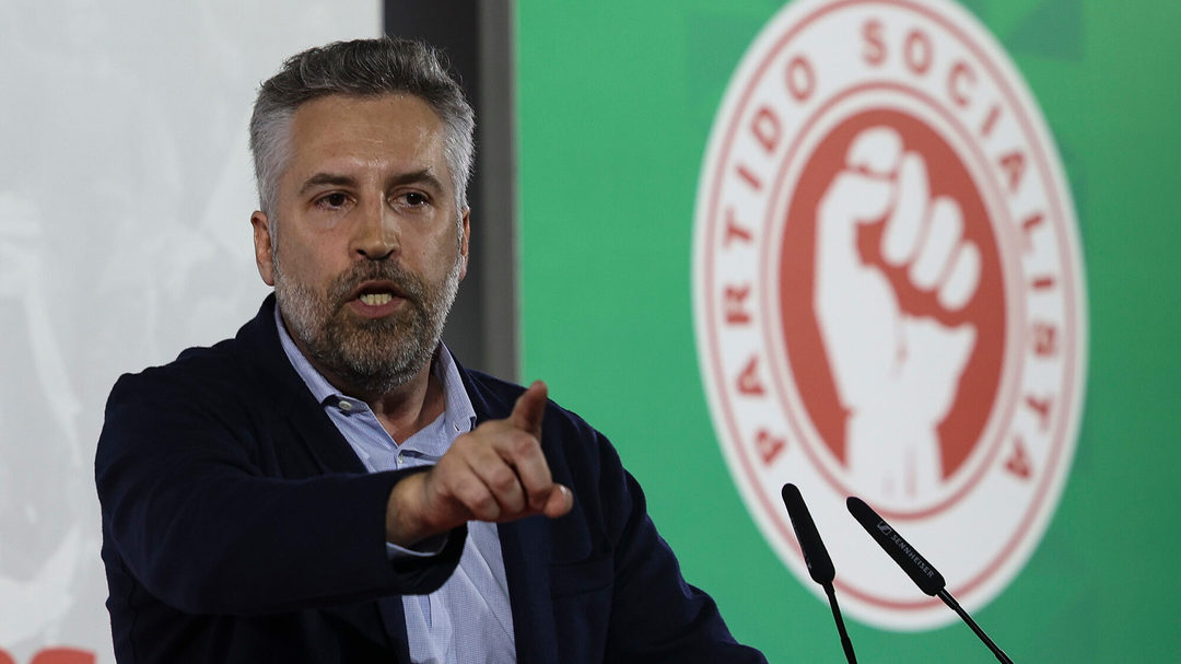 ECO_PT's tweet image. PS quer repor IVA zero na alimentação, aumentar salário mínimo para 1.110 euros e reduzir horário de trabalho... eco.sapo.pt/2025/04/05/ps2…