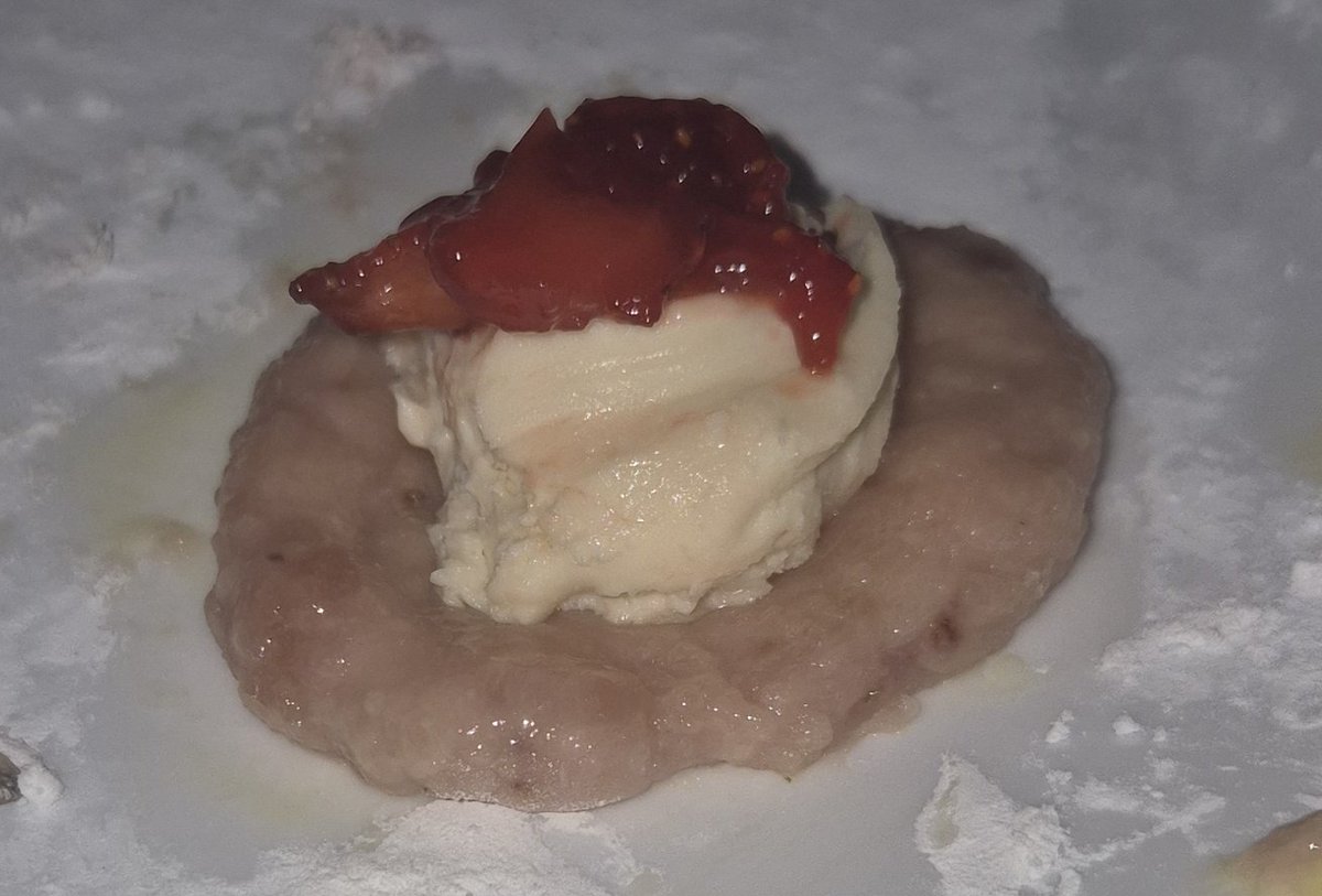 bobabeabatsu's tweet photo. I made strawberry cream cheese mochi wjth homemade strawberry jam today !! ♡♥︎ ( *´・ω)/(；д； ) https://t.co/SVT6KIHcZt
