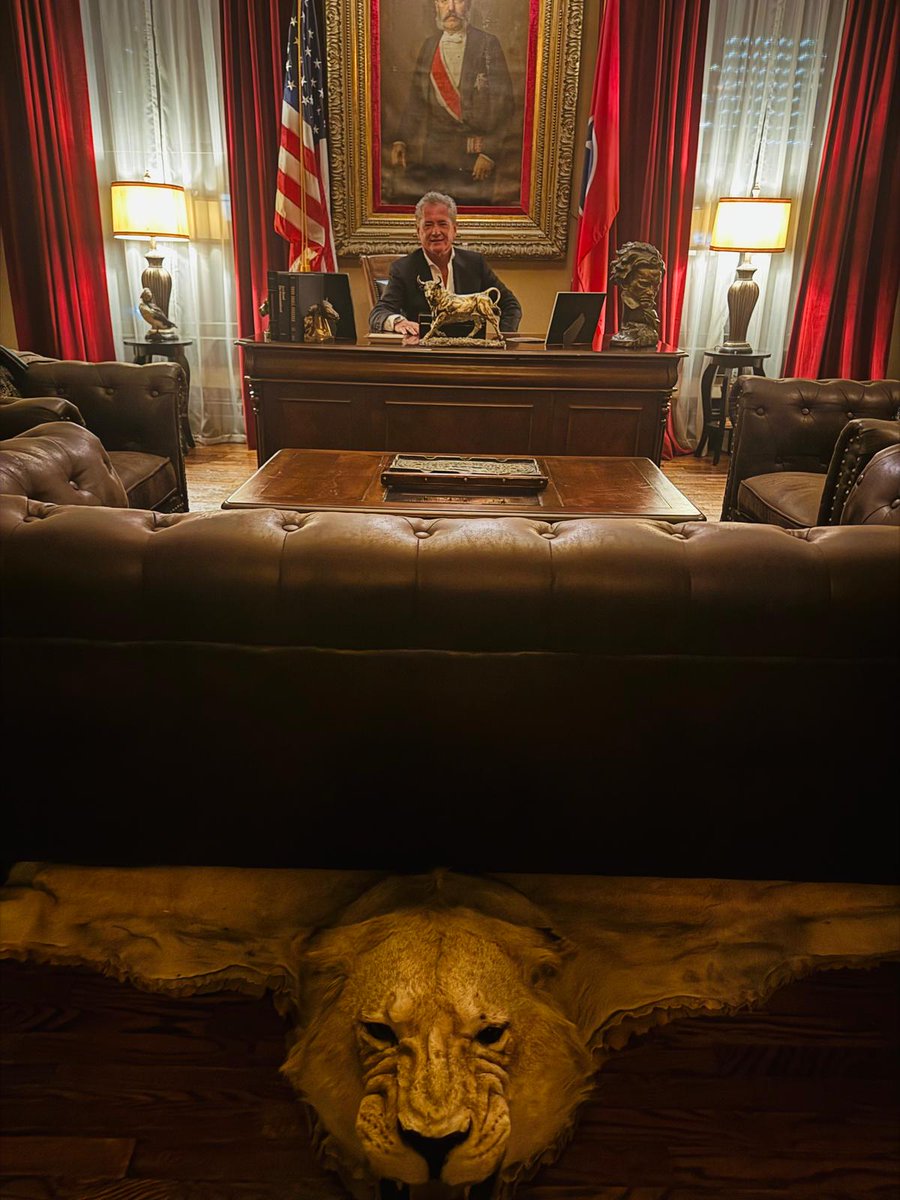 At The Standard in Nashville, with Reagan at my back and legacy on my mind. From the lounge to the lion's den, every chair tells a story — and every story shapes the future.
Roberto Masiero