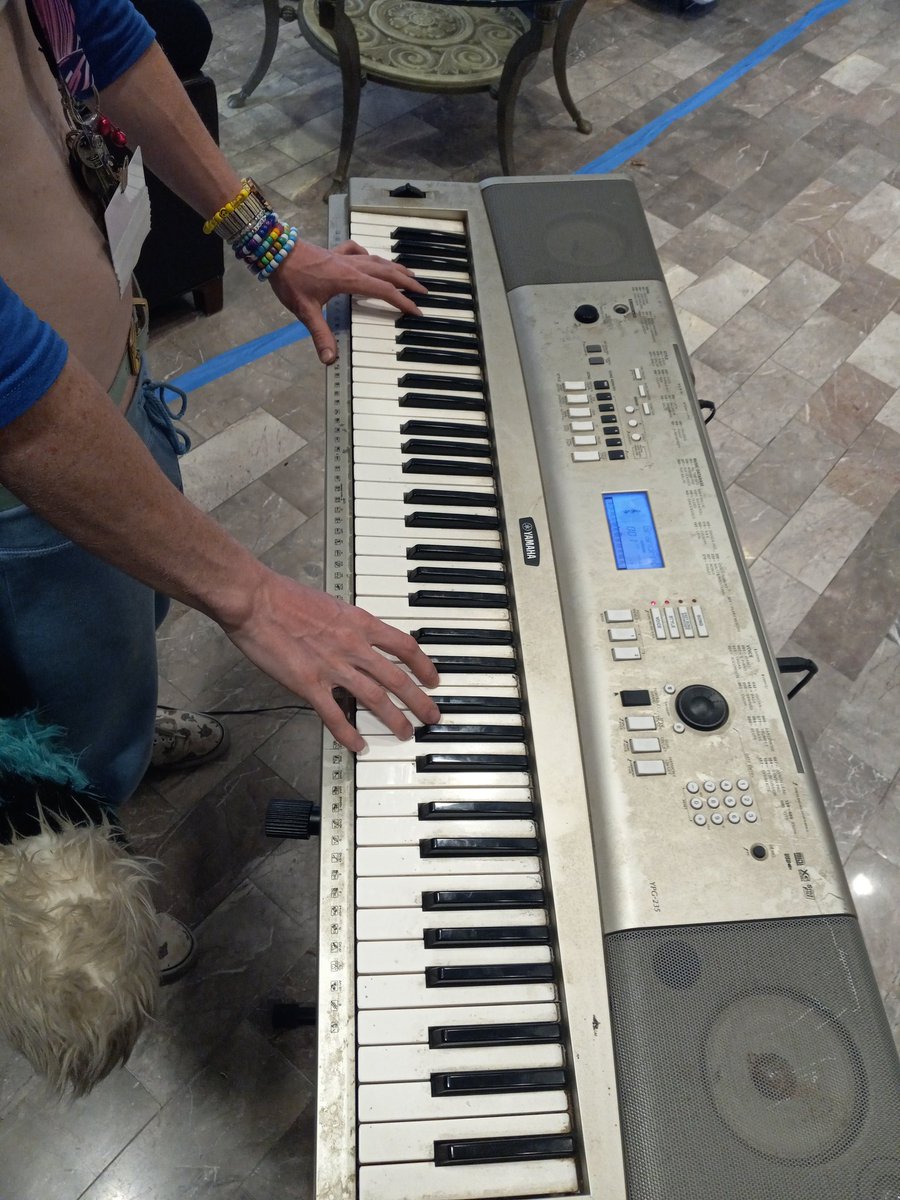 Luckofthefox tweet media