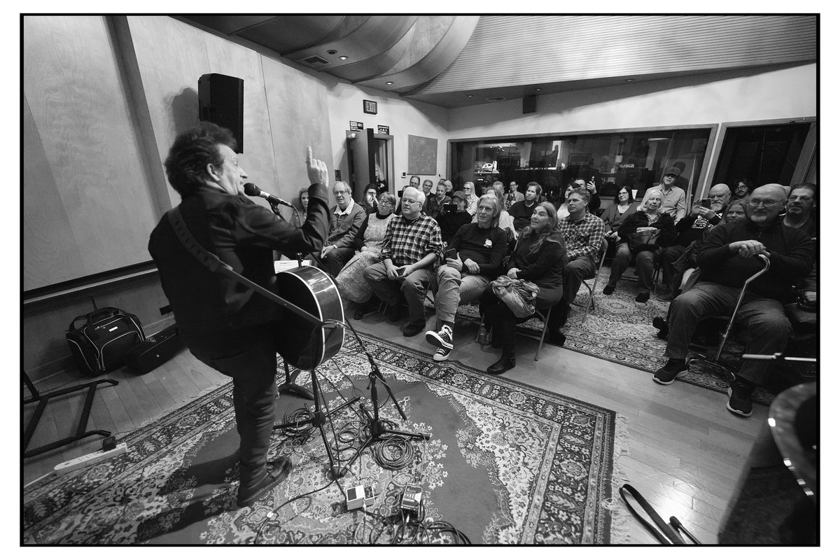 WK14-MUSICnWNY <a href="/willienile/">willie nile</a>  performs at GCR Audio after a new album listening party for "The Great Yellow Light"