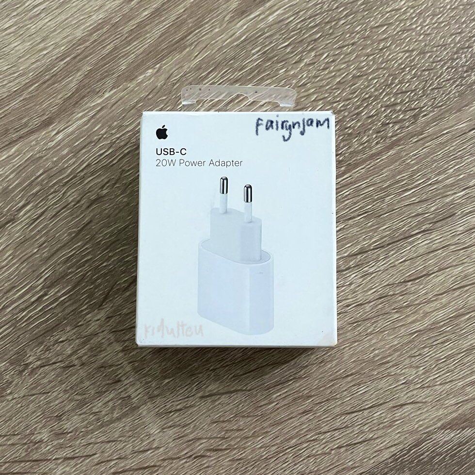 fairynjam's tweet photo. wts — want to sell

kepala charger iphone ori 
💰 350k (nego)
📪 tangerang
💌 details on dm. shopee avail!

pernah dipake sekali buat nyoba :D
t. jual adaptor apple original digimap ibox https://t.co/04xSi7Wq8f