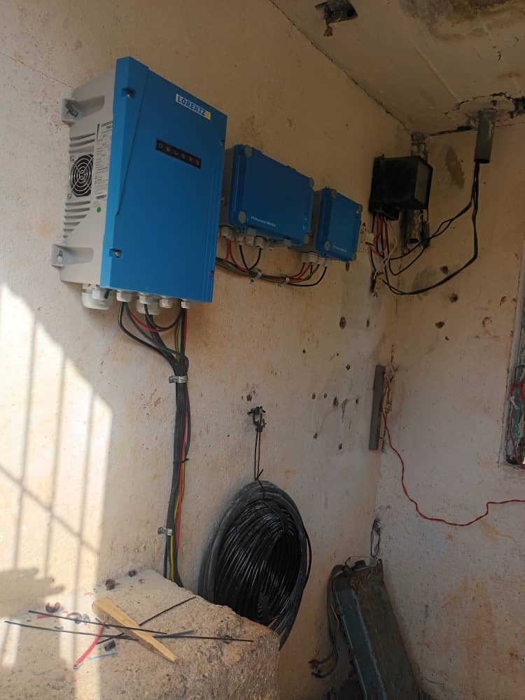 El 4 de abril la #EAAVC instala el sistema solar 728 en 1ro de Enero del municipio de Placetas, beneficiándose 200 habitantes, comunidad que no tenía equipo de bombeo.
#JuntosPorVillaClara