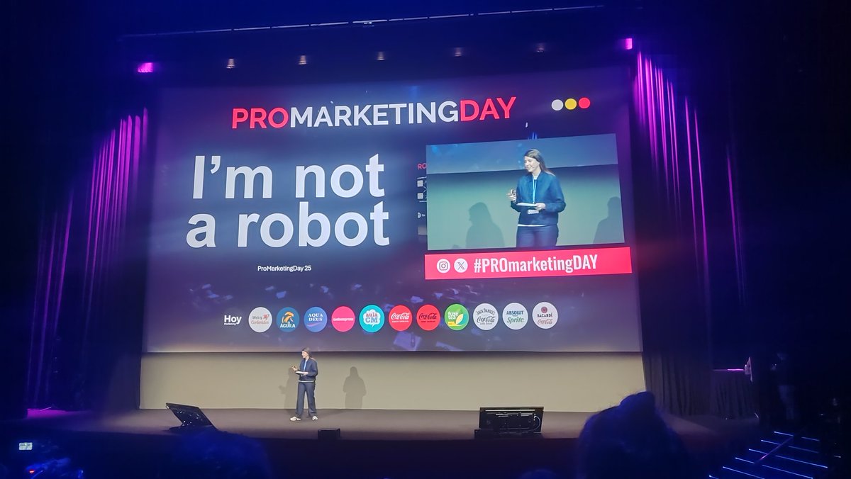 ¿Soy humana? 
Muy interesante la charla de Noelia Fernández #PROmarketingDAY 😉

<a href="/aulaCM/">Aula CM - Escuela de Comunicación y Marketing</a> <a href="/promarketingday/">Pro Marketing Day</a>