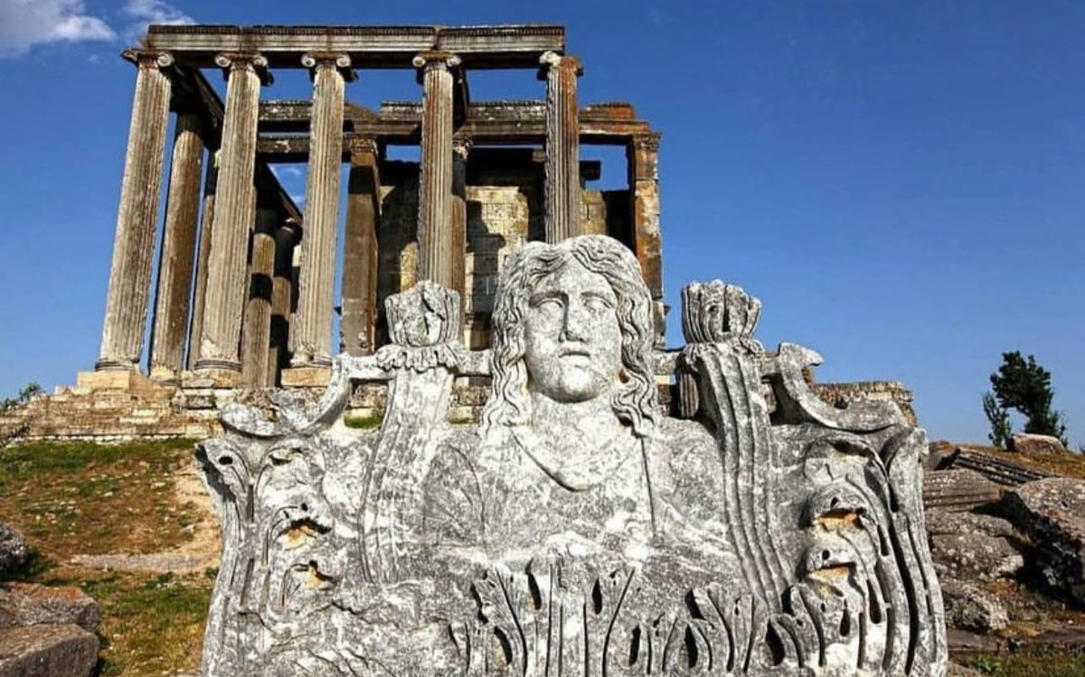 Muzekart's tweet photo. Aizanoi Antik Frigya’ya bağlı olarak yaşayan Aizanitis’lerin ana yerleşim merkezidir. Kentin en yüksek platosu üzerinde ise Zeus Tapınağı bulunur.

Peki senin Aizanoi ile ilgili bildiğin bilgi nedir?

📍 Kütahya,  Aizanoi Antik Kenti

#MüzeKart #TürkiyeninMüzeleri #Görmelisin https://t.co/Iw6Owep5a5