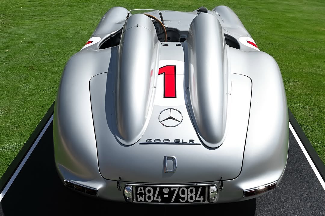 classic_benz_'s tweet image. $54+ million, the price of this extremely rare
Mercedes #SL 
This iconic race car, Mercedes-Benz 300SLR W196 S, most recently fetched $54 at auction.
#300slrw196 #300slr #mercedesbenzclassic #classicmercedes