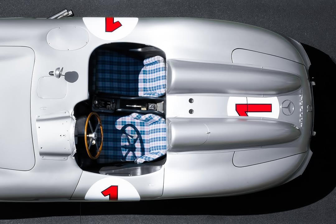 classic_benz_'s tweet image. $54+ million, the price of this extremely rare
Mercedes #SL 
This iconic race car, Mercedes-Benz 300SLR W196 S, most recently fetched $54 at auction.
#300slrw196 #300slr #mercedesbenzclassic #classicmercedes