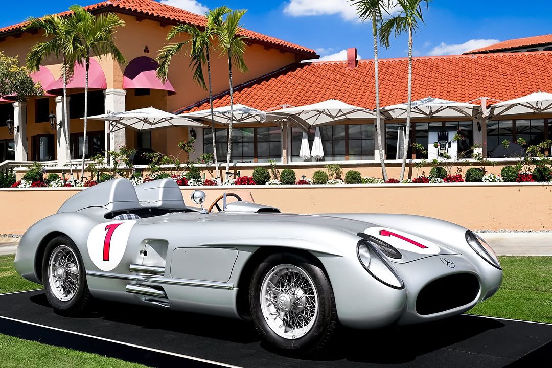 classic_benz_'s tweet image. $54+ million, the price of this extremely rare
Mercedes #SL 
This iconic race car, Mercedes-Benz 300SLR W196 S, most recently fetched $54 at auction.
#300slrw196 #300slr #mercedesbenzclassic #classicmercedes
