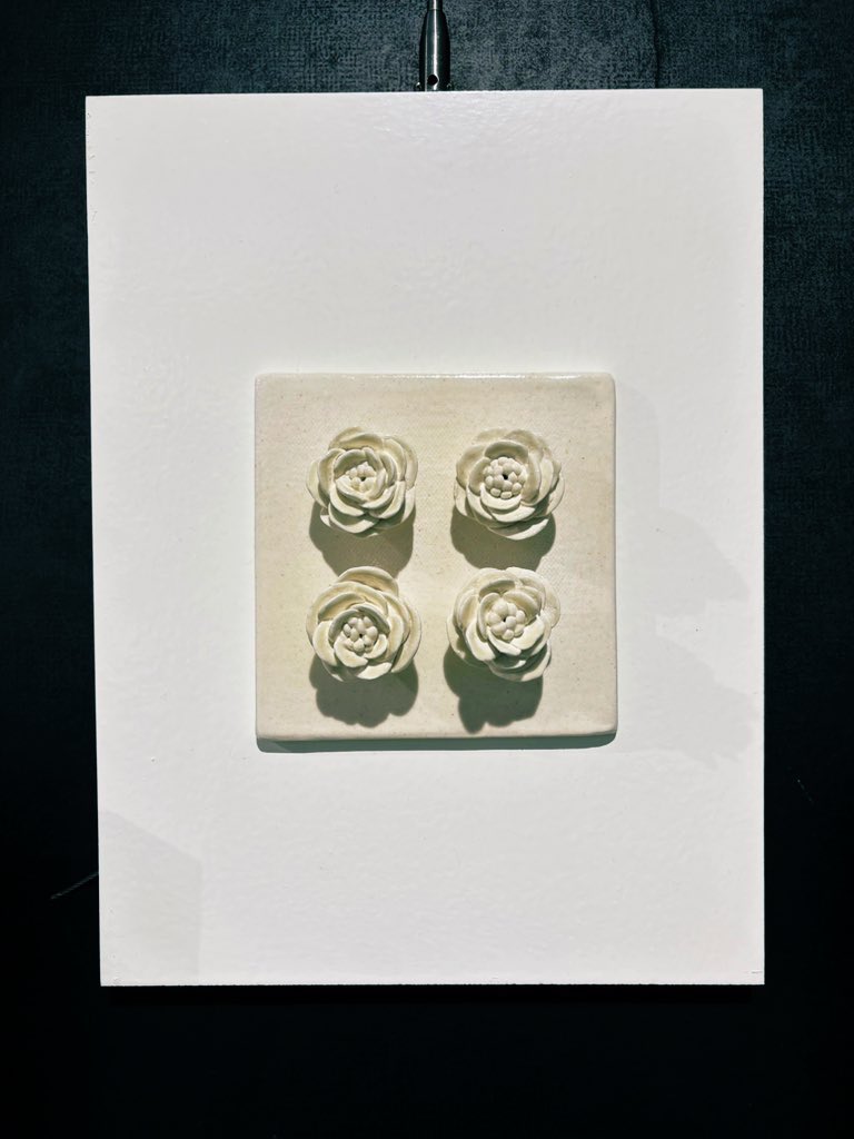 hm2008gmc's tweet photo. TOU展1回目の作品も展示され、詩織さんの想いが凝縮した空間でした。
トークショーにも参加させていただきました。制作のことから最近の出来事まで、笑い？を交えながらお話頂けました。みなさん身体には気をつけたいですね。
#TOU展 https://t.co/Z2PQq6jSXV