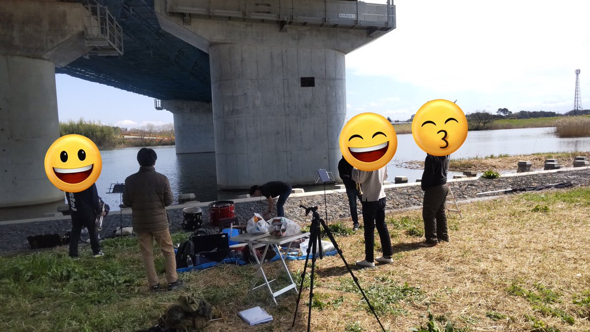 演奏会でした！
当会では初の河川敷！
音の反響が素晴らしく、トランペットもたくさん集まったので大変賑やかな1日でした🎺🎺🎺🎺🎺🎺🎺🎺🎺

風通しがいいことや思ったほど気温が上がらなかったので日陰は寒かったです……なかなか暖かい！って日に当たれない笑
