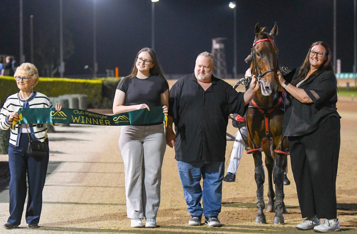 Peace Out.✌️🥇

In the <a href="/NutrienEquineSB/">Nutrien Equine Standardbred</a> Sales Classic 3YO Fillies Heat, Peace Out for Dean and Kerry McDowell and <a href="/chrisgeary27/">Chris Geary</a> scored by 6.8 metres in a mile of 1.53.0.

London Baby and Sugar Rush filled the minor placings.

#ClubMenangle | <a href="/kezzamc14/">Kerry McDowell</a>
