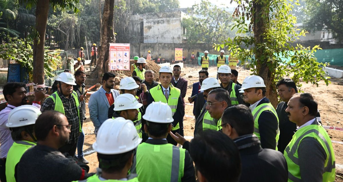 Saurabh_KumR's tweet image. 🇮🇳&apos;s 1st regulated utility-scale #BESS project, Kilokari BESS, is a game-changer! With tariffs 55% lower than previous benchmarks, it sets a new precedent for commercial energy storage &amp;amp; will play a critical role in #GridStabilization. #LetsChangeEnergy