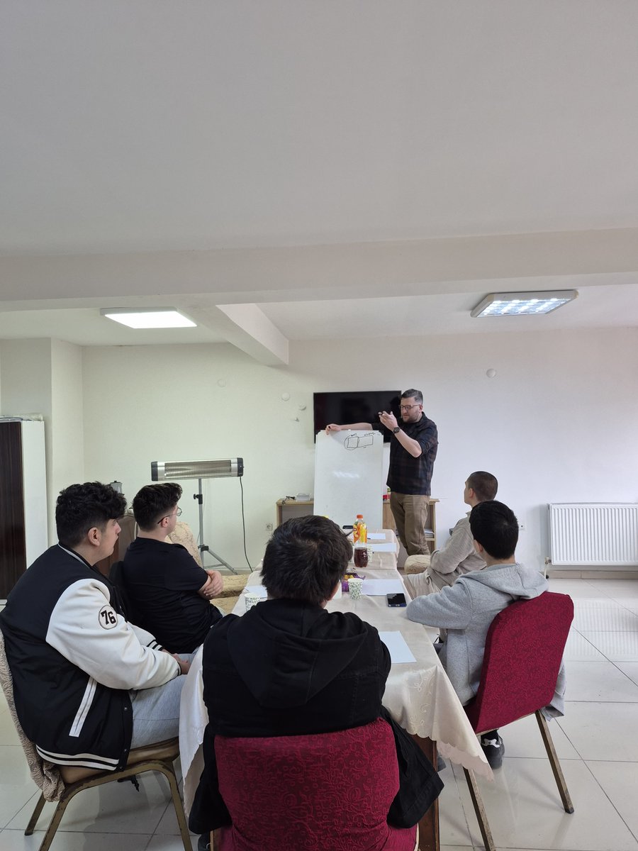 Zafer Partisi Tekirdağ Gençlik Kolları, öğrencilere yönelik ücretsiz matematik eğitimi vermeye başladı.