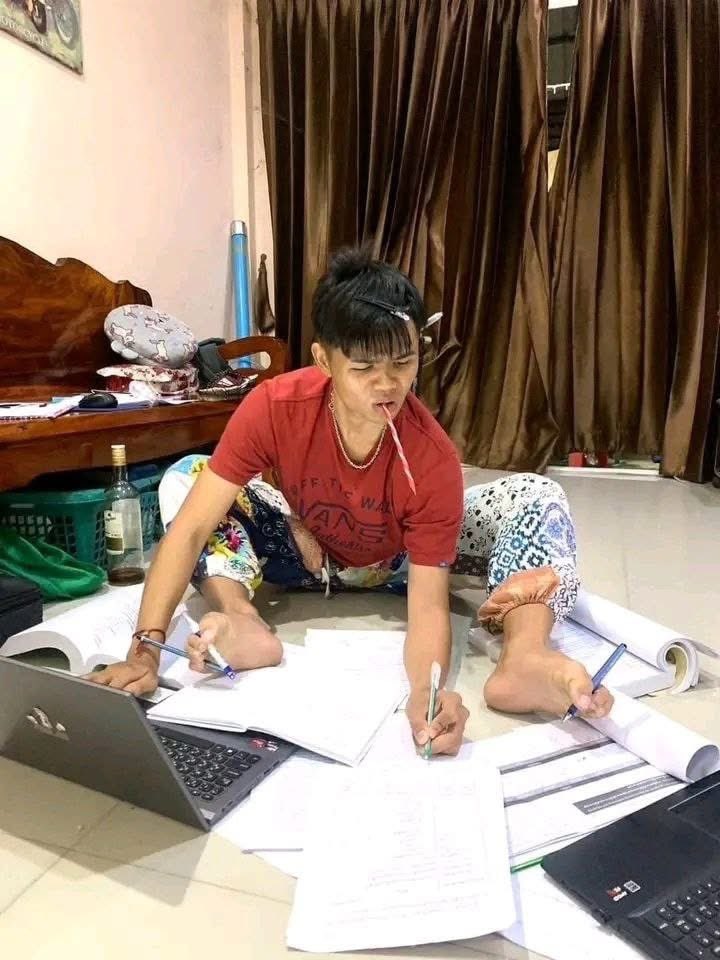 KOS (Komunitas Orang Sinting) tweet media