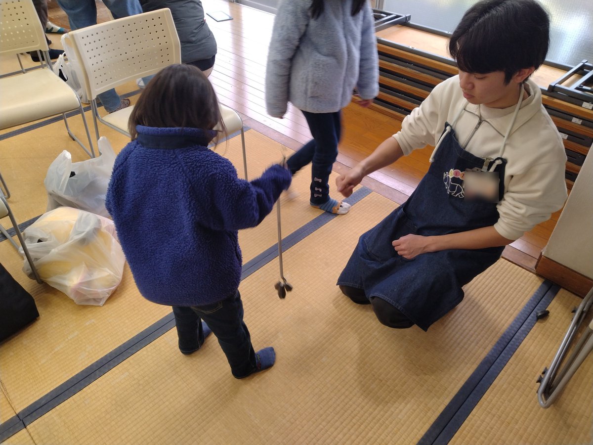 tscitech's tweet image. 3月16日に洗足区民センターにて実験ショーを行いました。
「身近な科学」をテーマに、ブランコの揺れ方の秘密や風が当たったものの動きなどが分かる実験を行いました。終演後には、ショーで行った実験を実際に体験できるミニショーも行いました。
参加してくださった皆様、ありがとうございました!