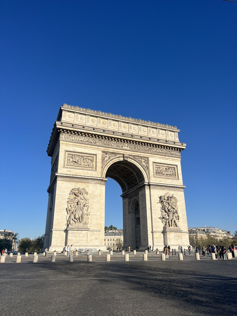 DRETsport's tweet image. Glorious morning exploring the sites of Paris🇫🇷☀️ #ParisFootballTour