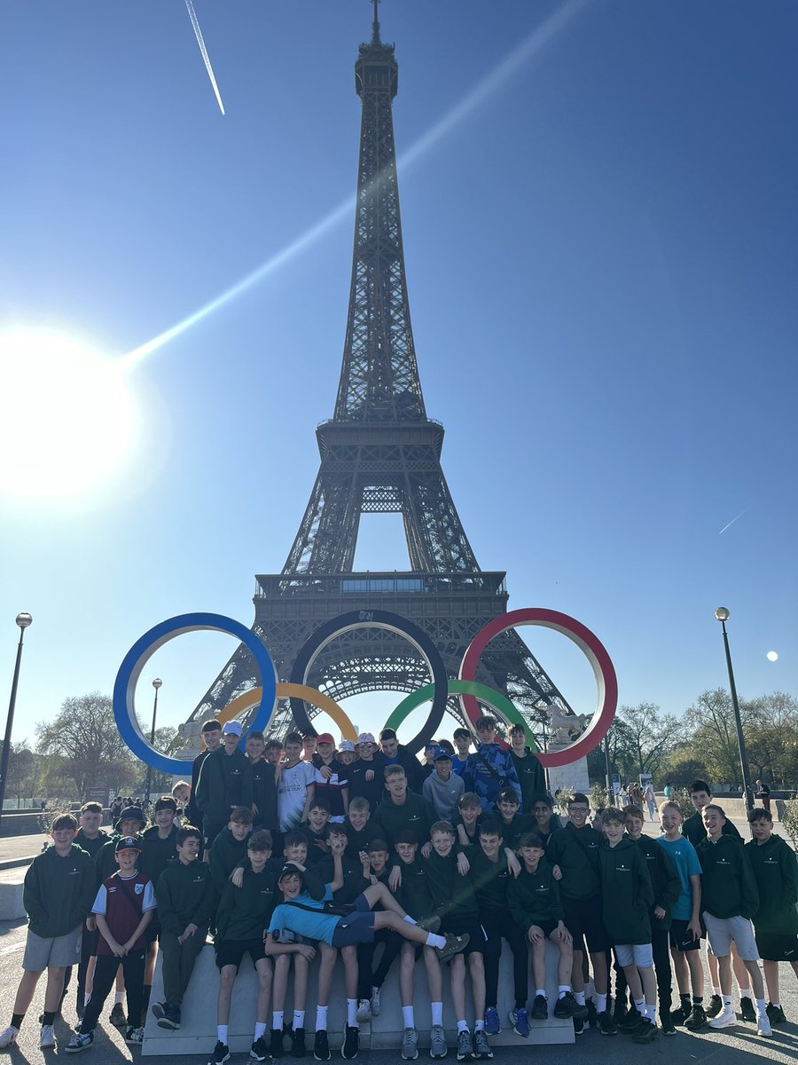 DRETsport's tweet image. Glorious morning exploring the sites of Paris🇫🇷☀️ #ParisFootballTour