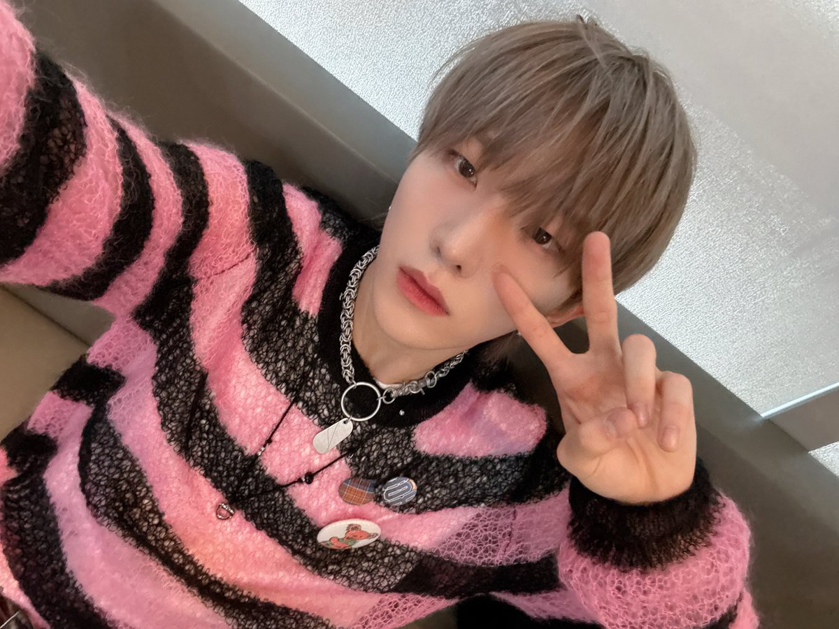 TNX_twt's tweet photo. 쁘이🩷🖤
   
#TNX
#오성준 #SUNGJUN https://t.co/pKx2ML8cZH