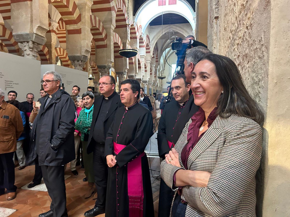 badanelli's tweet photo. Exposición  “Luz de Nicea”. Otra extraordinaria iniciativa de @diocesiscordoba  en la @mezq_catedral con el apoyo de @CordobaCabildo Gracias siempre  por trabajar en la defensa de nuestra cultura y el cuidado de nuestro patrimonio. #Cordoba #Osio https://t.co/H0Xz2vP4RJ