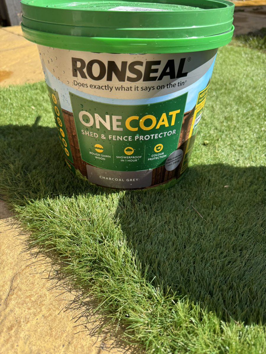 BetWinning9's tweet image. @Ronseal One coat, Do not buy! Far to watery, gave up after doing half a panel as got more on the on the patio than the fence! Awful product, this time #Ronseal “Does NOT DO exactly what it says on the tin”