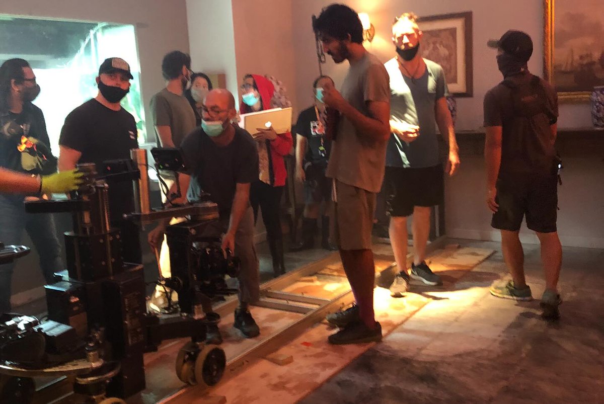 Hace un año del estreno mundial de 'Monkey Man', la primera película como director de Dev Patel.

Os dejamos una imagen de su rodaje compartida por el actor Sikandar Kher.

#DevPatel #DevPatelSpain #MonkeyMan