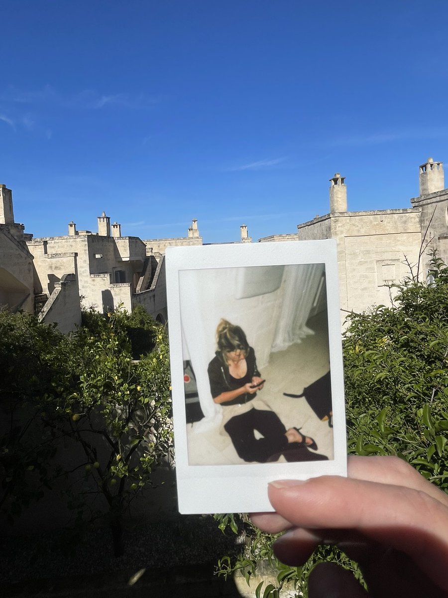 Very much enjoyed sampling all non-chair options to work on at <a href="/ethaly_io/">Ethaly</a> — such an incredible event w the most well-curated group of people! Big big thank you to <a href="/solidityslayer/">Alexis Bed</a> &amp; <a href="/fmelp/">francesco</a>