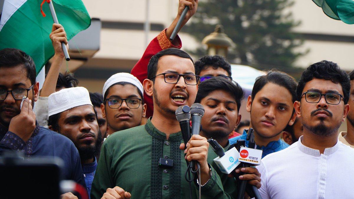 info_shibir's tweet photo. A human chain was organized by the Dhaka Metropolitan Unit of Bangladesh Islami Chhatrashibir in protest against the passage of the anti-Muslim Waqf Bill in India. The event took place today (April 5) at 3 PM in Shahbagh, the capital city.

Azizur Rahman Azad, Central Publicity Secretary, attended the program as the chief guest. Among the special guests who addressed the gathering were Central International Affairs Secretary Mu’tasim Billah Shahedi, Publications Secretary Abu Shadik Kayem, and College Affairs Secretary Shahidul Islam.

Presidents of various university branches based in Dhaka, along with Dhaka Metropolitan Unit leaders, also delivered speeches during the human chain.

#Bangladesh
#Chhatrashibir
#WaqfBill #WakfAmendmentBill #Wakf