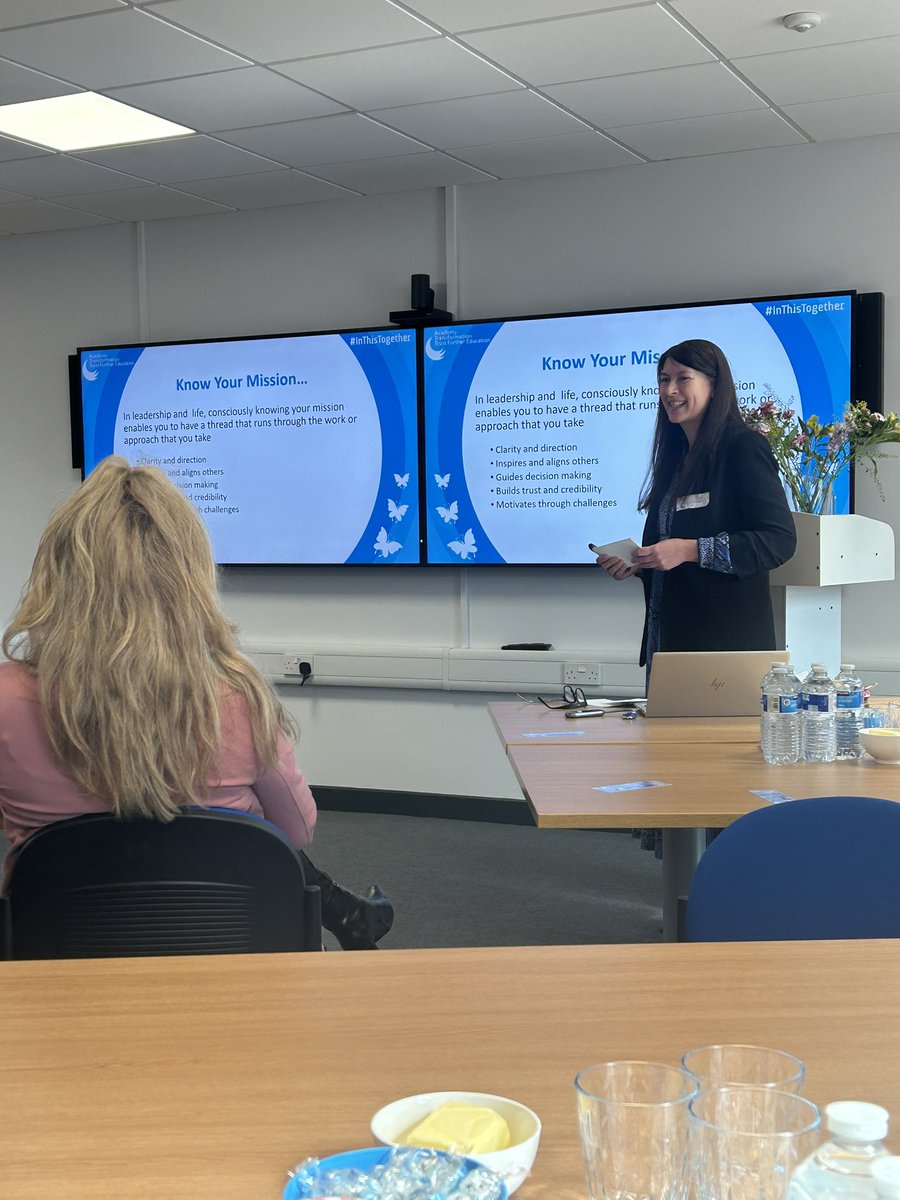Lisa Macey tweet media