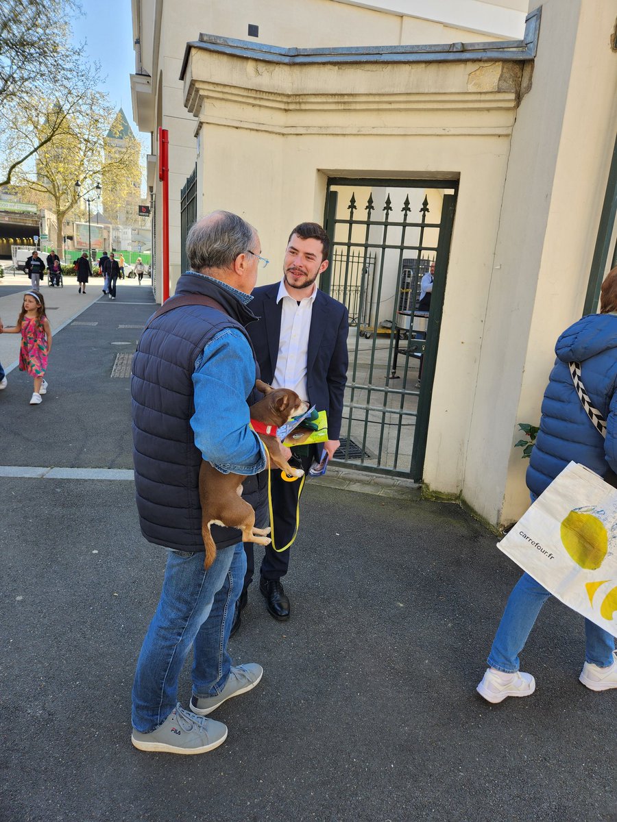 GouraudTheo's tweet image. 🔵 Ce matin, le @RNational_92 était présent à #Puteaux avec @maxencegatto Délégué de la Ville et @IsabelleRN92 Responsable Secteur Nord 

Nombreux sont les putéoliens qui soutiennent Marine 🇨🇵 Ils répondront présent demain à 15h Place Vauban à Paris

@Ch_Versini
@RNJ_92
@RNJ_off