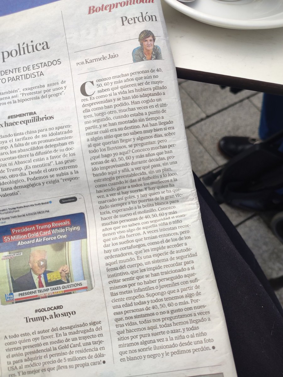 "Sin una estrategia, sin un plan, como cuando le das al futbolín a lo loco, haciendo girar todos los muñecos a la vez"
Así estamos <a href="/karmelejaio/">Karmele Jaio</a> ...