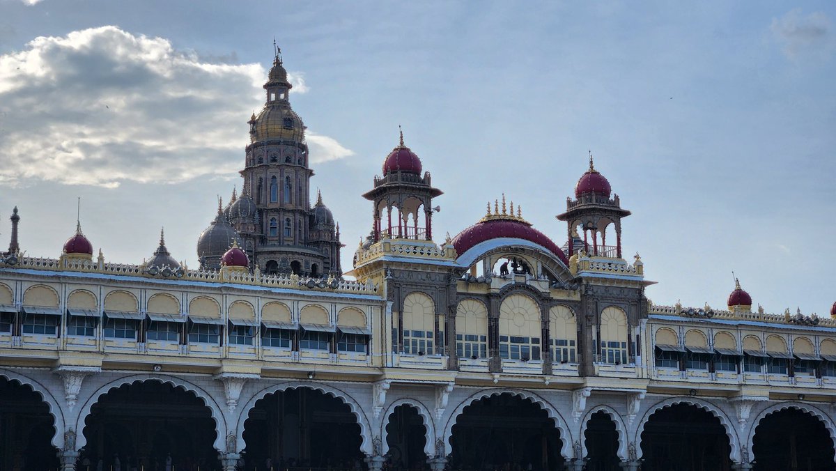 ShayonDebRoy's tweet photo. Step inside Mysore Palace, and you’re not just entering a royal residence, you’re walking into a visual chronicle of war, valor, and tradition.

Let’s talk about the infantry-themed wall paintings that line its majestic halls. 🧵🏰
#MysorePalace #Karnataka #India #Mysore #Mysuru https://t.co/QZGZSn8wm3