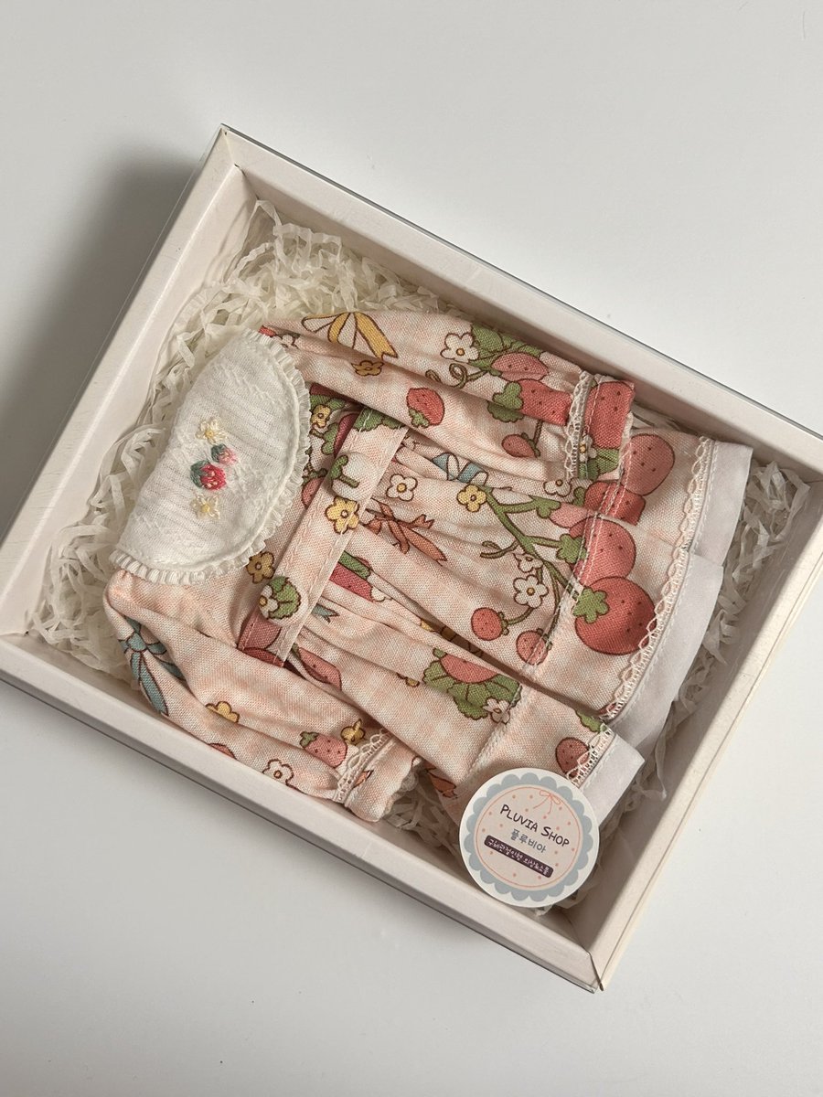 조금 늦은감이 있지만 기쁜날을 기념해 저도 작은 나눔을 해봅니다 （≧∇≦）
Usd의상을 나눔합니다!
Rt해주시면 4/7에 추첨하겠습니다 😍
재판매xx 재나눔🙆‍♀️ 트친한정❌ 인형계 한정⭕️
반값택배로 보내드리며 택배비는 제가 부담합니다!