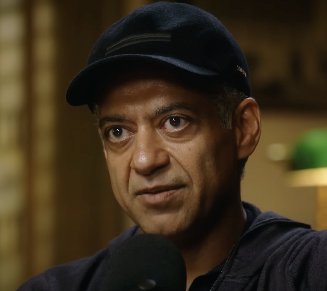 0xCheshire's tweet image. 这些年一直在与“觉醒主义”斗争的人：

纳瓦尔·拉维坎特。

他警告说，每天看新闻只会让你更焦虑、更抑郁、更愚蠢。

纳瓦尔刚刚告诉克里斯·威廉姆森的一套 7 步方案，帮助你从媒体长期的伤害中恢复心智：🧵