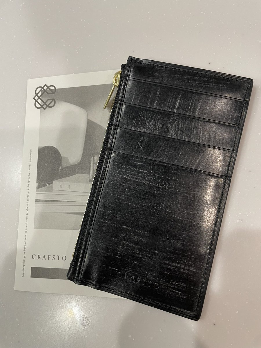 keitahisamatsu's tweet photo. フラグメントケースをここ数ヶ月ずっっっと探してて、ネットで見つけて悩みに悩んでCRAFSTO買ってみたんだけど良い意味で値段とクオリティがあっていない!大満足!
何気に人生初のブライドルレザー。使い込んだ変化が今から楽しみであります!!^ ^
#mycrafsto
#CRAFSTO https://t.co/ZlI9YLDOIy