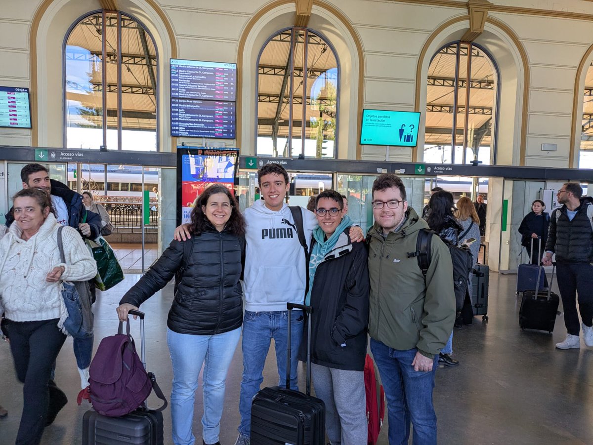 La delegación de Castilla y León comenzó ayer su ruta hacia la Olimpiada Informática de España que ya comienza esta tarde en A Coruña con la inauguración y el concurso de prueba. ¡Mucho ánimo!