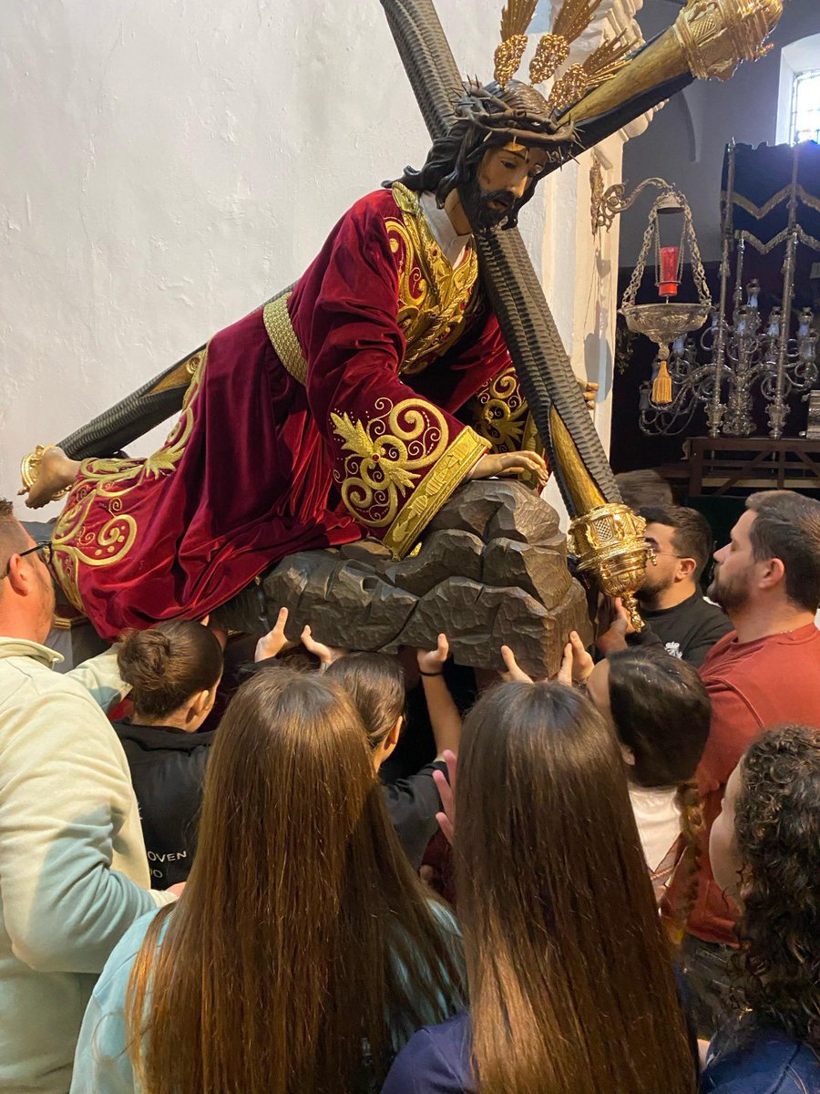 DEJAD A LOS NIÑOS....

Jesús dijo: "Dejad a los niños venir a mí, y no se lo impidáis; porque de los tales es el reino de los cielos". (Marcos 10:14-16)

¿Y qué somos las Hermandades sino transmisores de su mensaje e instrumentos para que lleguen a Él?