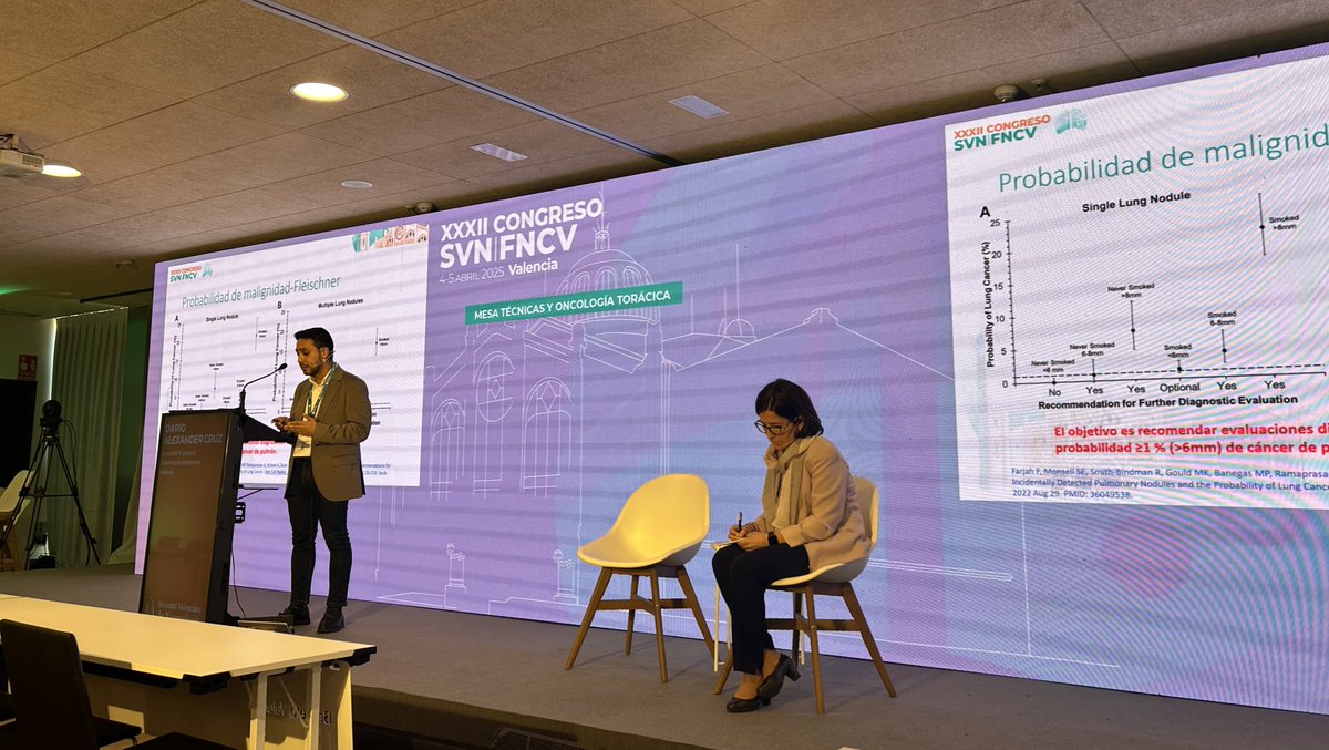 svneumologia's tweet image. Pasamos a la mesa de técnicas y oncología torácica hablando de nódulo pulmonar periférico con el Dr. Cruz, presentando novedosas técnicas diagnósticas mediante broncoscopia por navegación y broncoscopia robótica 🤖🫁 #SVN